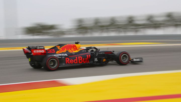 Verstappen durante los Libres 3 del GP de Bahréin