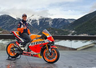 Pol Espargaró se sube a su flamante Honda