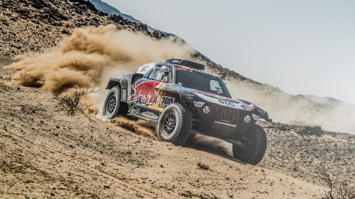 Carlos Sainz durante la cuarta etapa del Dakar 2021
