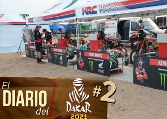 Visita las carpas de los equipos de Honda y KTM en el desierto