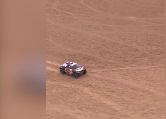 El vídeo de un Carlos Sainz desesperado dando vueltas en círculos en el Dakar