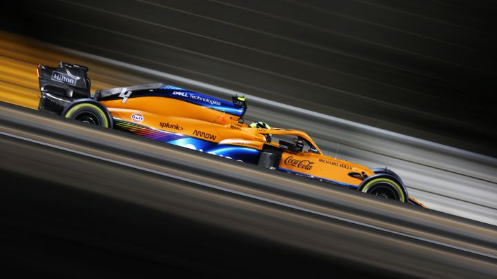 Lando Norris con el McLaren en Bahréin.