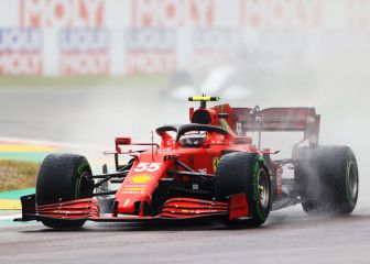 Sainz remonta bajo la lluvia