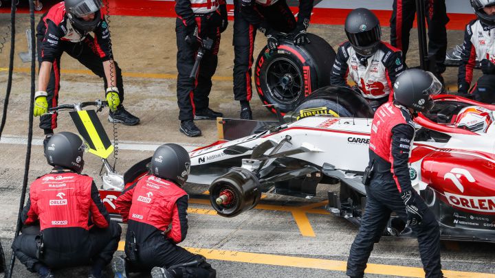 Alfa Romeo explica qué sucedió en la parada nunca vista en la F1