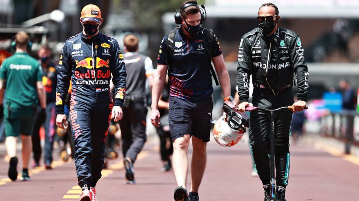 Max Verstappen (Red Bull) y Lewis Hamilton (Mercedes). Mónaco, F1 2021. 