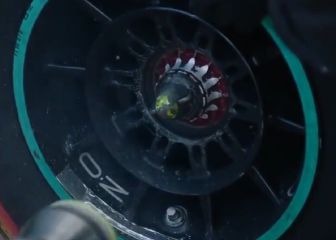 Mercedes sigue sin poder sacar la tuerca del coche de Bottas