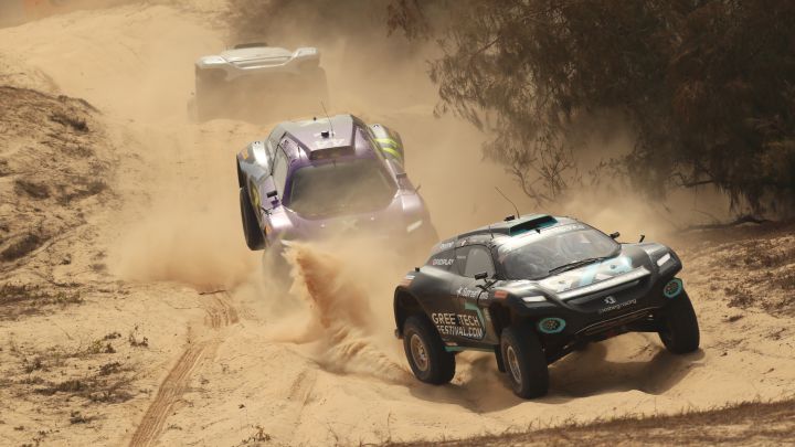 El coche de Rosberg lidera una manga de Extreme E en Dakar.