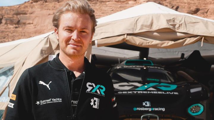 Nico Rosberg delante del coche del RXR, su equipo de Extreme E.