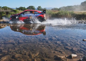 Un charco frena a Sordo en Cerdeña y Tanak abandona