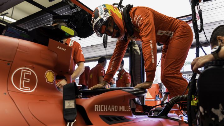 Cambio de motor inesperado en el Ferrari de Carlos Sainz