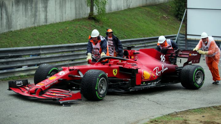 Ferrari cambia el motor del coche de Leclerc por su accidente