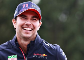 Checo renueva con Red Bull