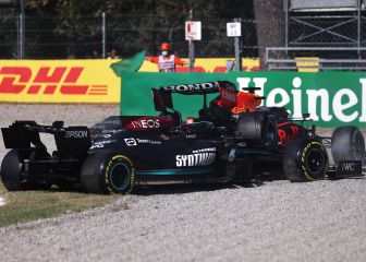 Verstappen y Hamilton chocan y abandonan: sanción para Max