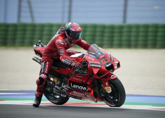 Pole de Bagnaia y caídas de Márquez, Aleix y Quartararo