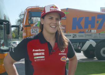 Laia Sanz se baja de la moto