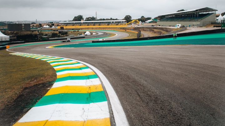 Los coches llegan tarde