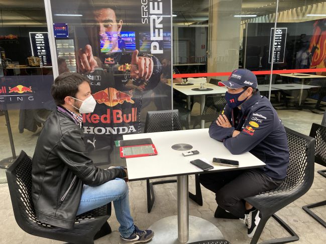 Sergio Pérez habla con AS en Interlagos, Brasil. F1 2021.