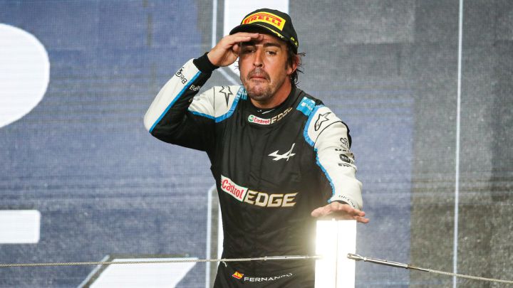Fernando Alonso en el podio de Qatar