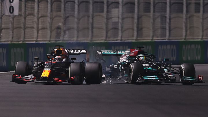Max Verstappen (Red Bull RB16B) y Lewis Hamilton (Mercedes W12). Yeda, Arabia Saudí. F1 2021. 