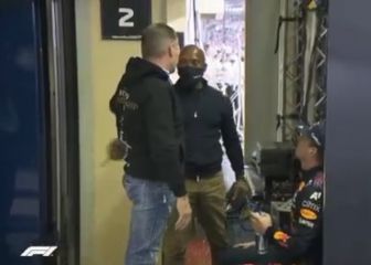 Detalle del padre de Hamilton con Verstappen rompe redes