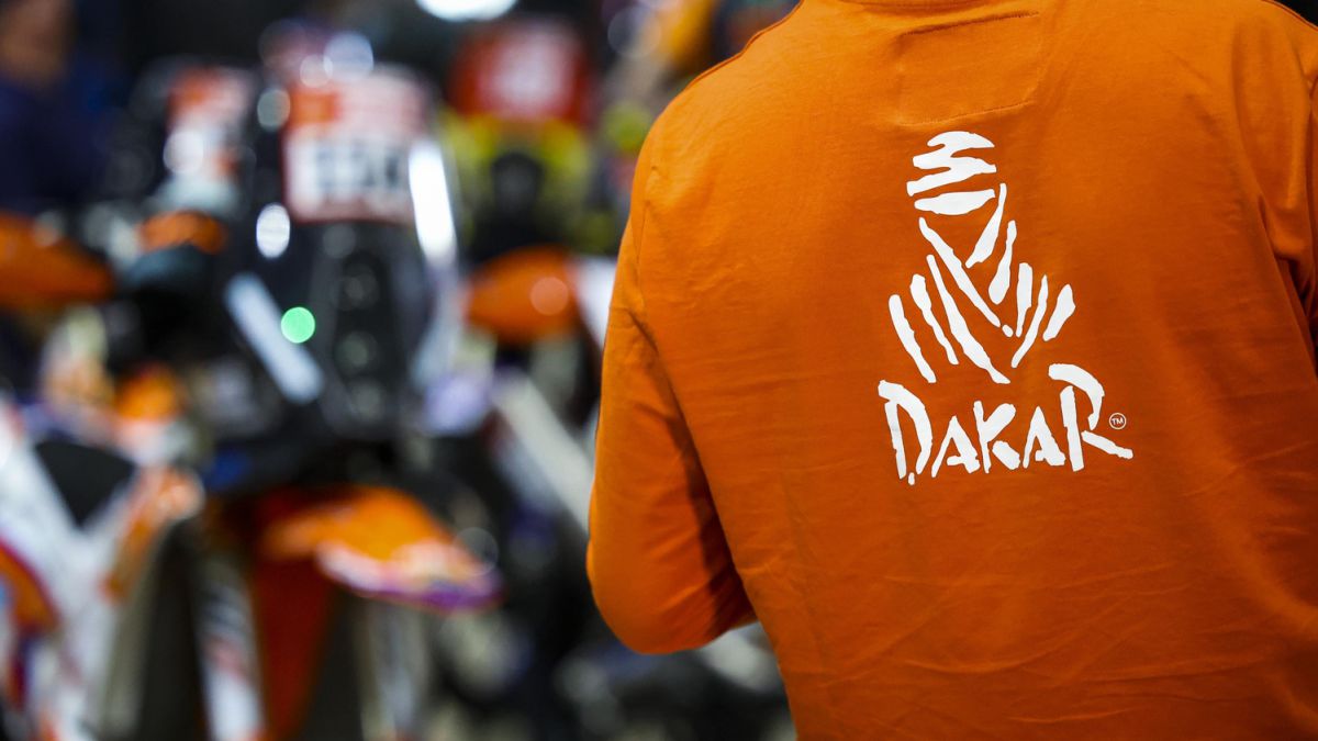El Dakar refuerza la seguridad por la "explosión repentina" de un coche de asistencia