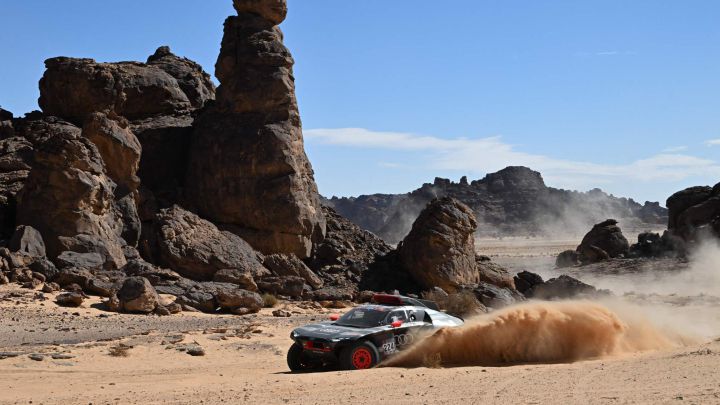 Ekstrom con el Audi por las dunas