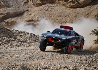 Resumen etapa 7 del Dakar: Loeb gana la etapa y recorta a Al Attiyah; Sainz, tercero