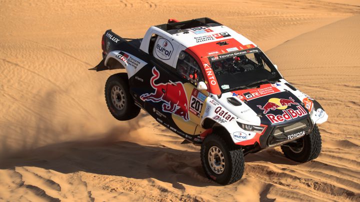 Al Attiyah con el Toyota en el Dakar 2022.