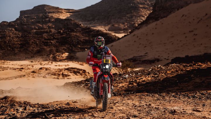 Barreda, con la Honda en el Dakar 2022.