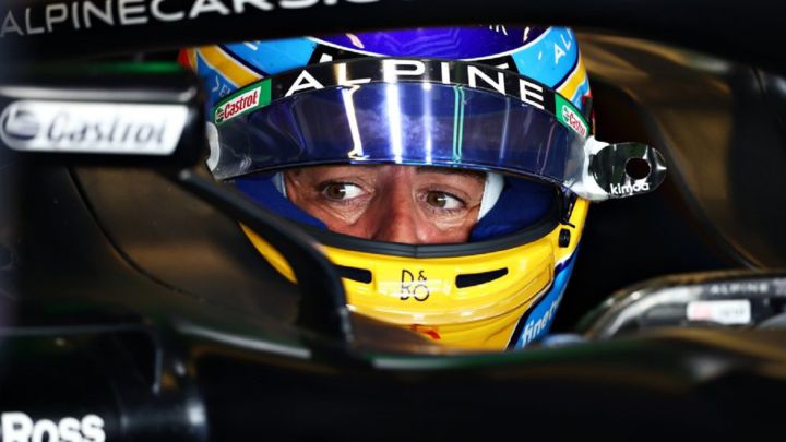 Alonso: "Veía las carreras por Verstappen y Russell"