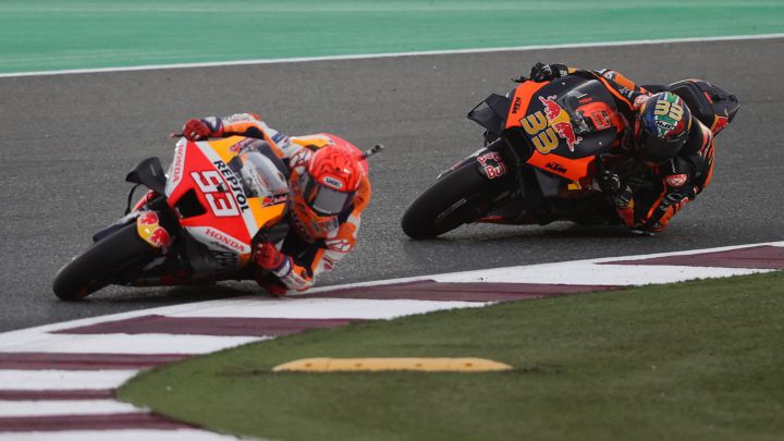 Caída sin consecuencias de Márquez en el warm up