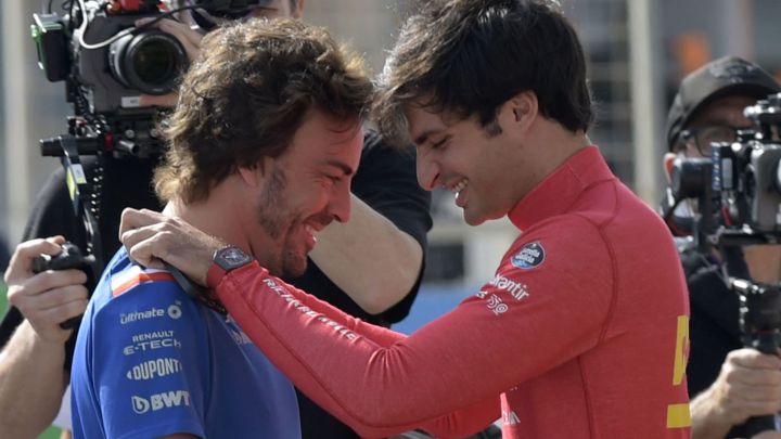 Fernando Alonso (Alpine) y Carlos Sainz (Ferrari). Sakhir, Bahréin. F1 2022.