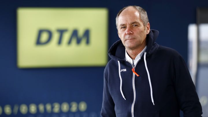 "Me impresiona Carlos Sainz, está al mismo nivel que Leclerc"