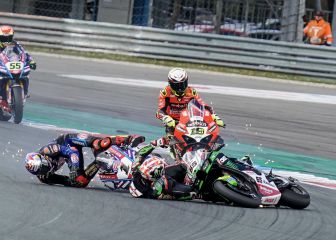 Rea y Razgatlioglu se echan las culpas de la caída en Assen