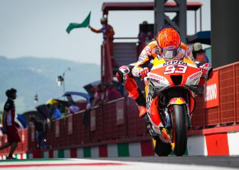 Márquez vuelve a bajarse de la moto para operarse del brazo