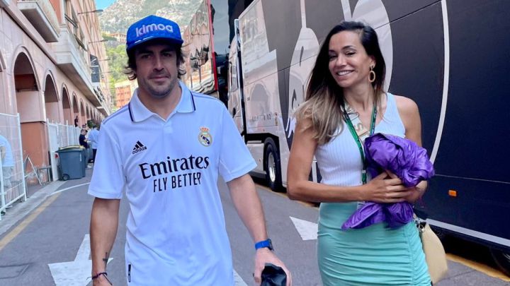 Alonso se presenta 'de blanco' en Mónaco para celebrar la 14