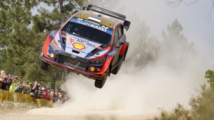 Tanak toma el mando y Sordo sube al podio