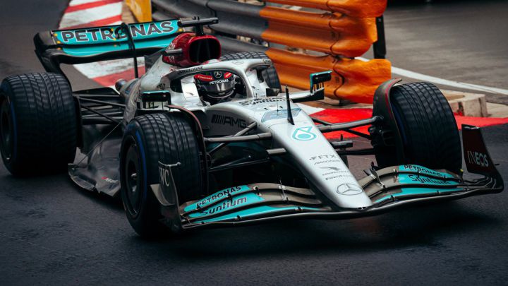 Russell pilota el Mercedes durante el GP de Mónaco