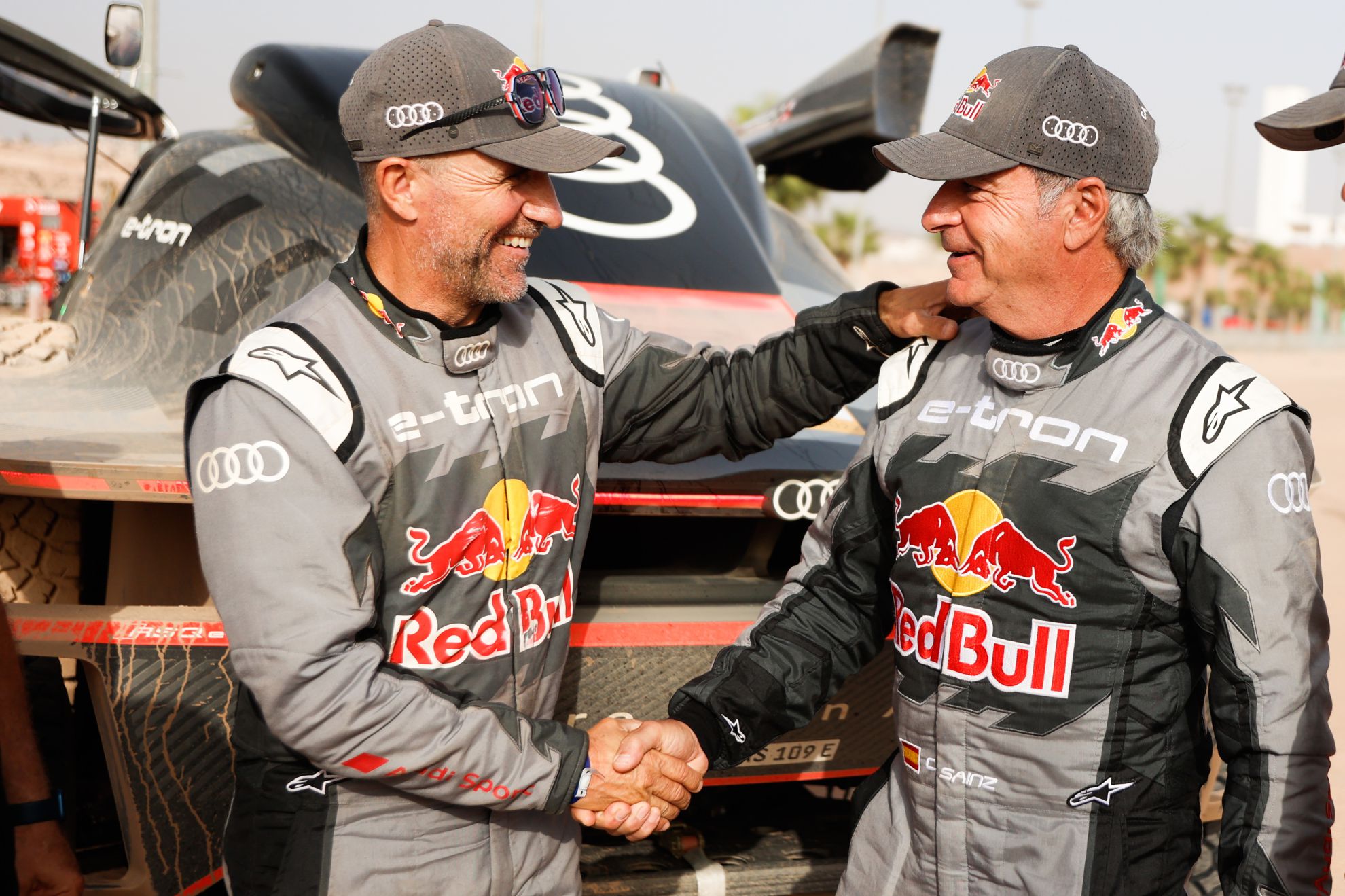 Carlos Sainz: “Queremos ser los primeros en ganar el Dakar con un coche tan sostenible”