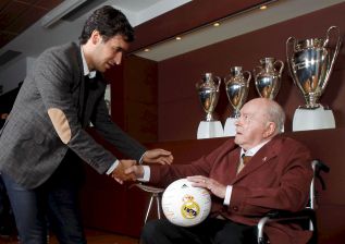 Reportaje de abril de 2014 con motivo de la final de Champions League.  Con Raúl González Blanco.