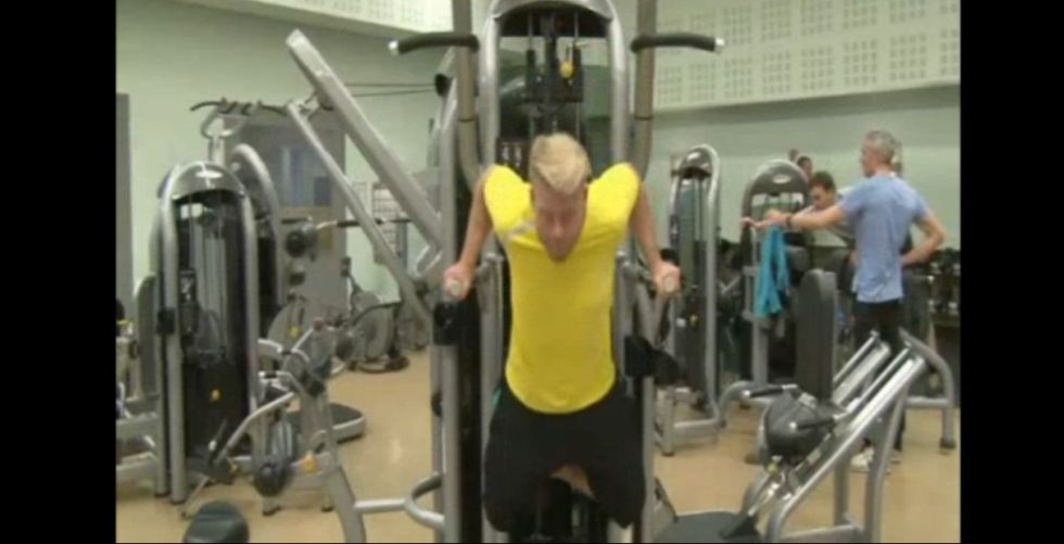 Fondos para trabajar tríceps, pectorales y deltoides