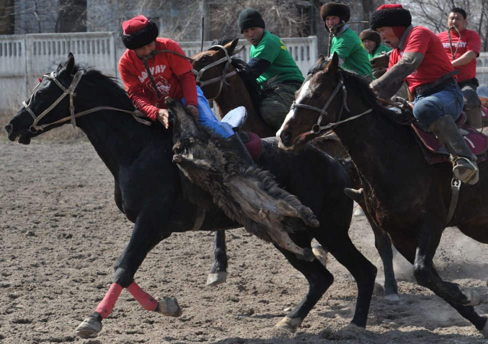 Kok-Boru deporte tradicional de Kirguistán