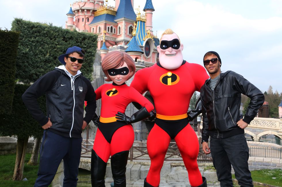 Neymar y Thiago Silva, 'dos increíbles' en Disneyland París