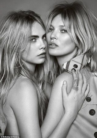 Cara Delevinge y Kate Moss en algunas de las fotos pertenecientes a la sesión de la campaña del nuevo perfume 'My Burberry'. Fotos: Mario Testino. Fuente: Dailymail.co.uk
