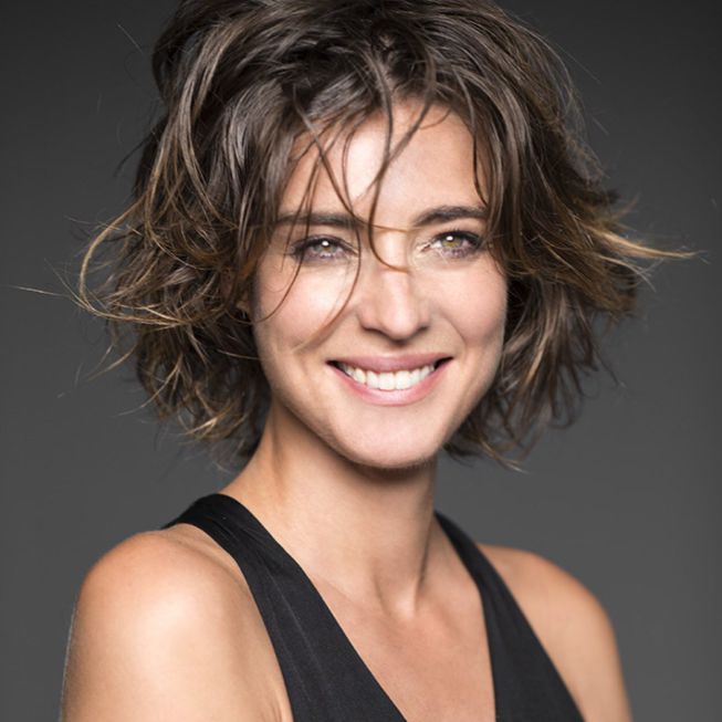 Sandra Barneda es periodista y escritora. Debutó en TV en el 97, como presentadora del Canal Teledeporte. Actualmente colabora en Hable con Ellas y Un Tiempo Nuevo, en Telecinco.