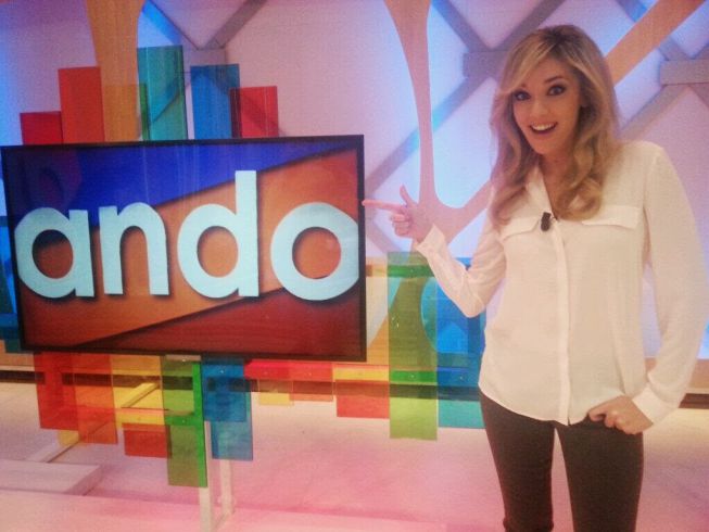 Anna Simon es periodista y colaboradora en diferentes espacios televisdivos, entre los que destacan El Hormiguero, o Zappeando. Fue nominada a mejor presentadora de 2013.