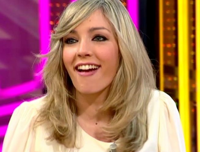 Anna Simon es periodista y colaboradora en diferentes espacios televisdivos, entre los que destacan El Hormiguero, o Zappeando. Fue nominada a mejor presentadora de 2013.