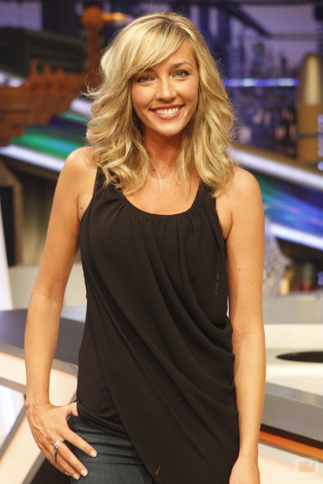 Anna Simon es periodista y colaboradora en diferentes espacios televisdivos, entre los que destacan El Hormiguero, o Zappeando. Fue nominada a mejor presentadora de 2013.