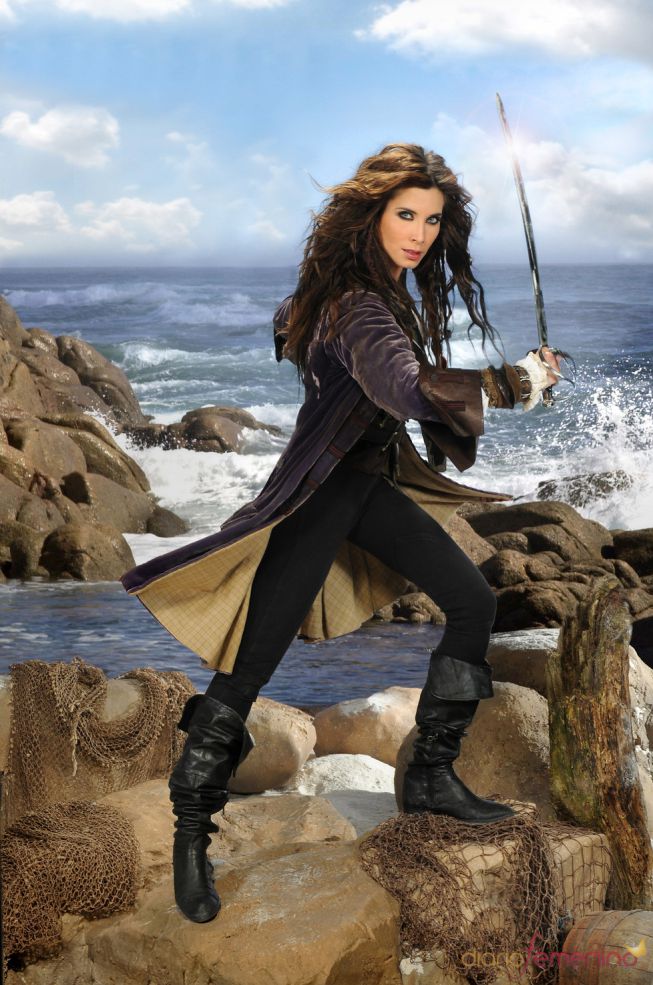 En el papel de Carmen Bocanegra, en la serie Piratas