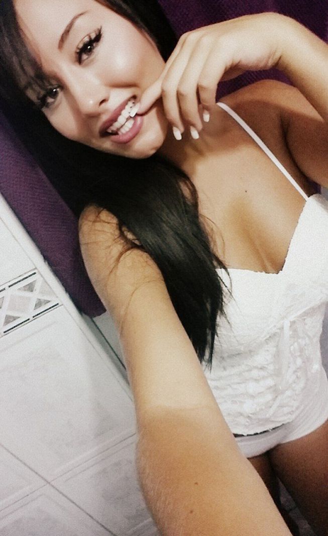 Lorena de Souza disfruta compartiendo sus selfies eróticos en las redes sociales.